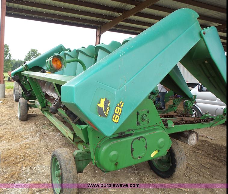 image for item K5726 1995 John Deere 693 corn head