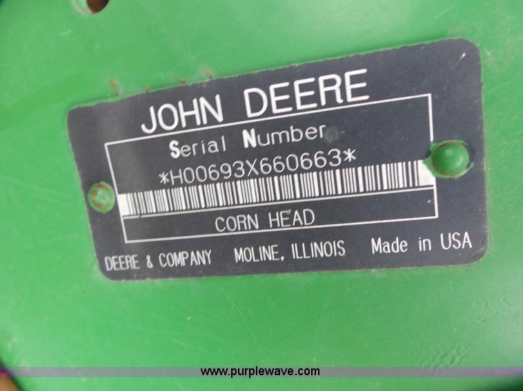 image for item K5726 1995 John Deere 693 corn head
