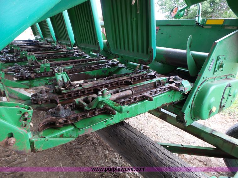 image for item K5726 1995 John Deere 693 corn head