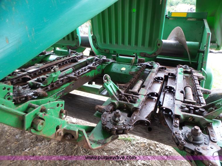 image for item K5726 1995 John Deere 693 corn head