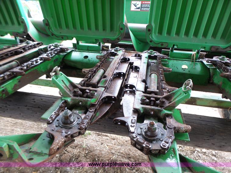 image for item K5726 1995 John Deere 693 corn head