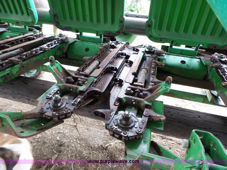 image for item K5726 1995 John Deere 693 corn head