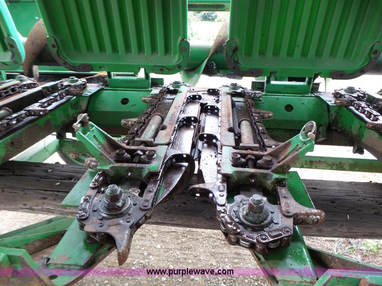image for item K5726 1995 John Deere 693 corn head