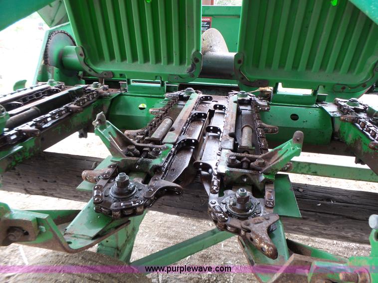 image for item K5726 1995 John Deere 693 corn head