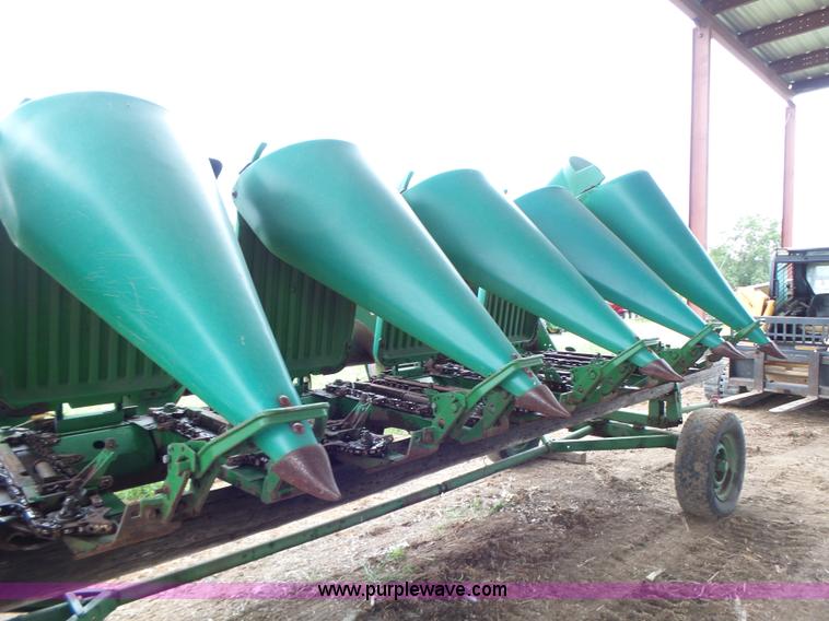 image for item K5726 1995 John Deere 693 corn head