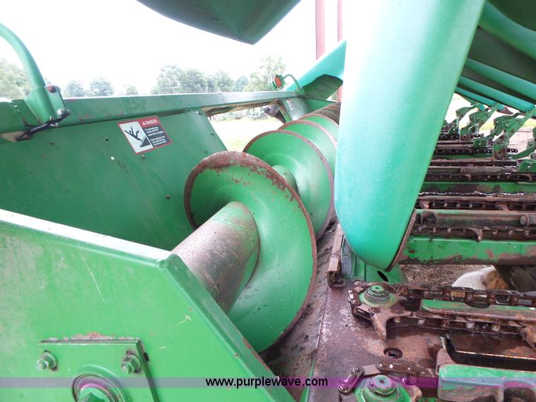 image for item K5726 1995 John Deere 693 corn head
