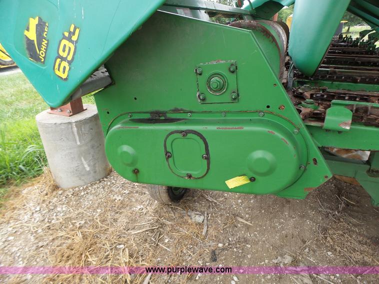 image for item K5726 1995 John Deere 693 corn head