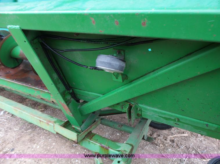 image for item K5726 1995 John Deere 693 corn head