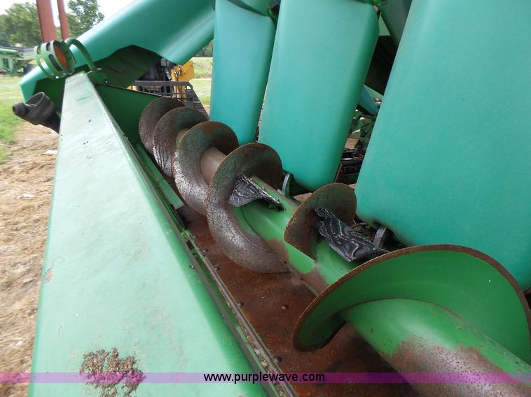 image for item K5726 1995 John Deere 693 corn head