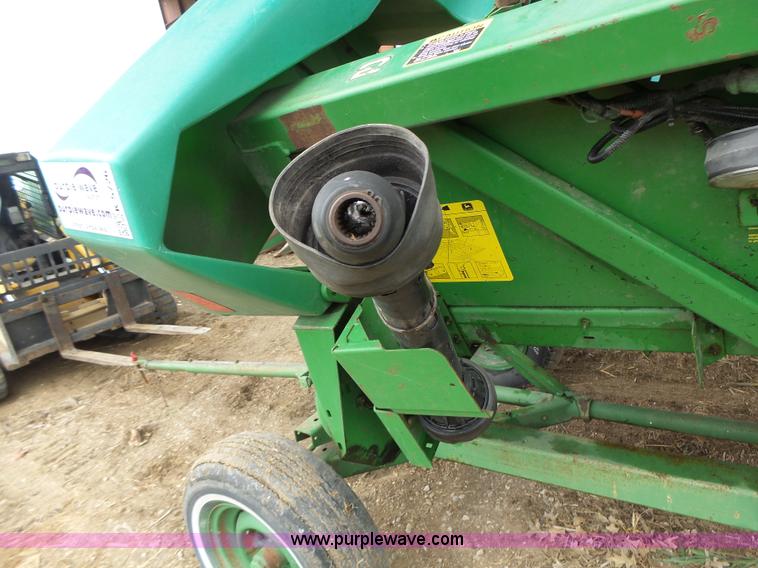 image for item K5726 1995 John Deere 693 corn head