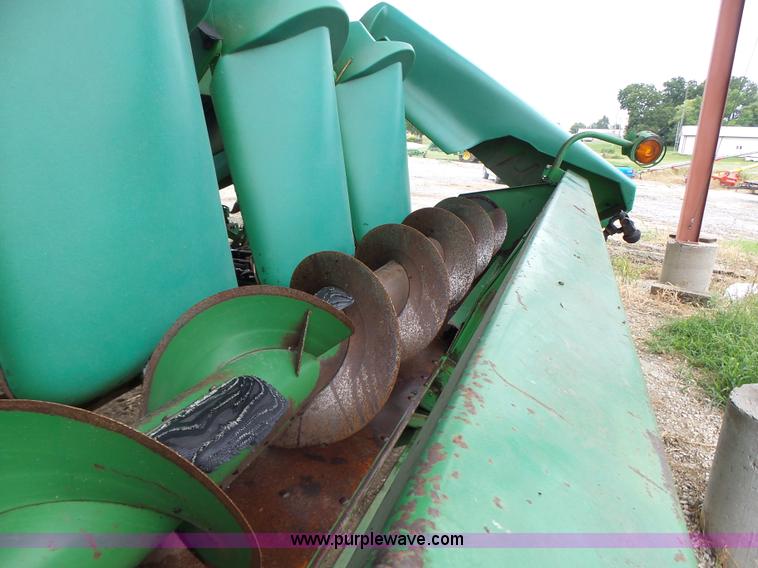 image for item K5726 1995 John Deere 693 corn head