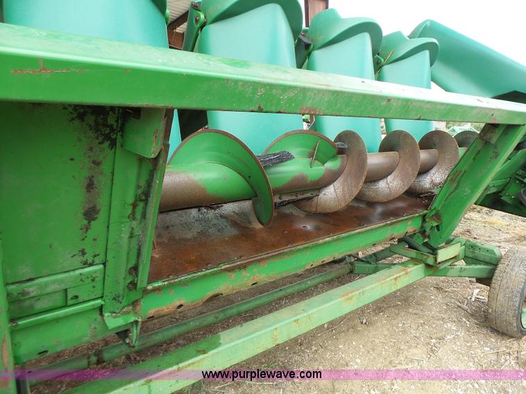 image for item K5726 1995 John Deere 693 corn head