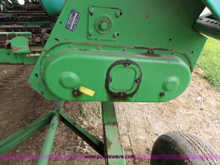 image for item K5726 1995 John Deere 693 corn head
