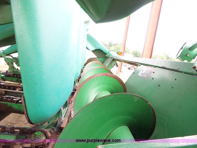 image for item K5726 1995 John Deere 693 corn head