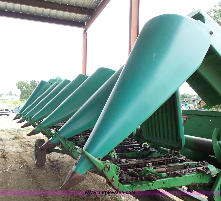 image for item K5726 1995 John Deere 693 corn head