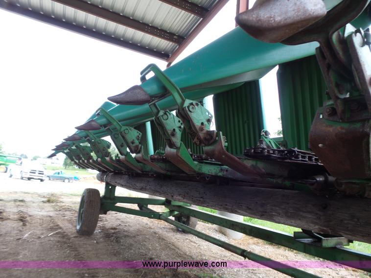 image for item K5726 1995 John Deere 693 corn head