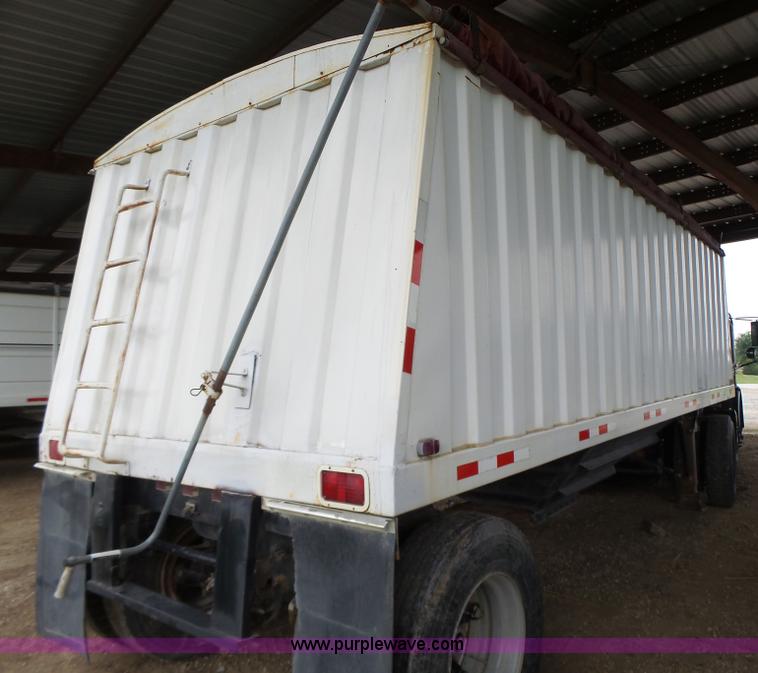 image for item K5728 1994 Jetco single hopper bottom grain trailer