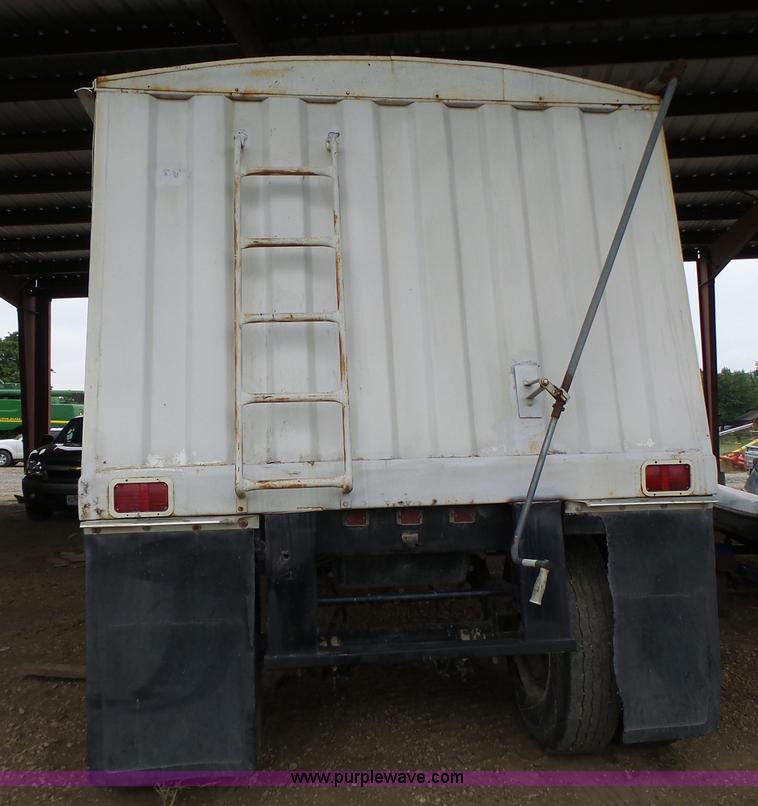 image for item K5728 1994 Jetco single hopper bottom grain trailer