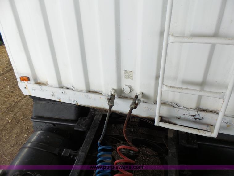 image for item K5728 1994 Jetco single hopper bottom grain trailer