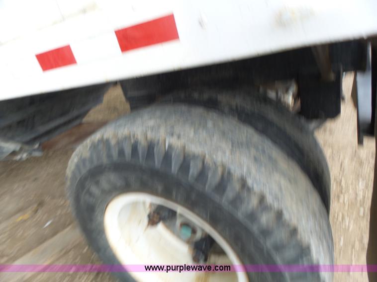 image for item K5728 1994 Jetco single hopper bottom grain trailer