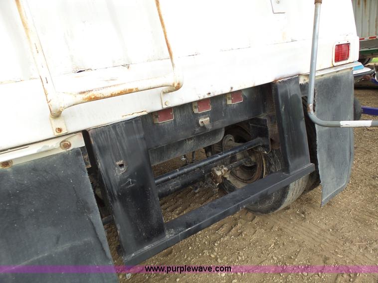 image for item K5728 1994 Jetco single hopper bottom grain trailer