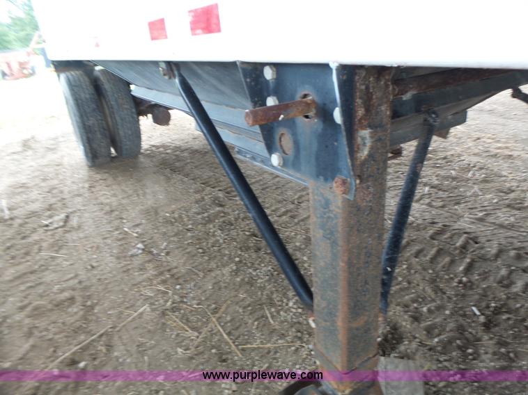 image for item K5728 1994 Jetco single hopper bottom grain trailer