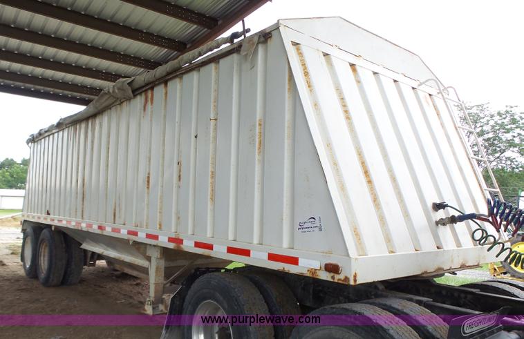 image for item K5729 1959 Fruehauf double hopper grain trailer