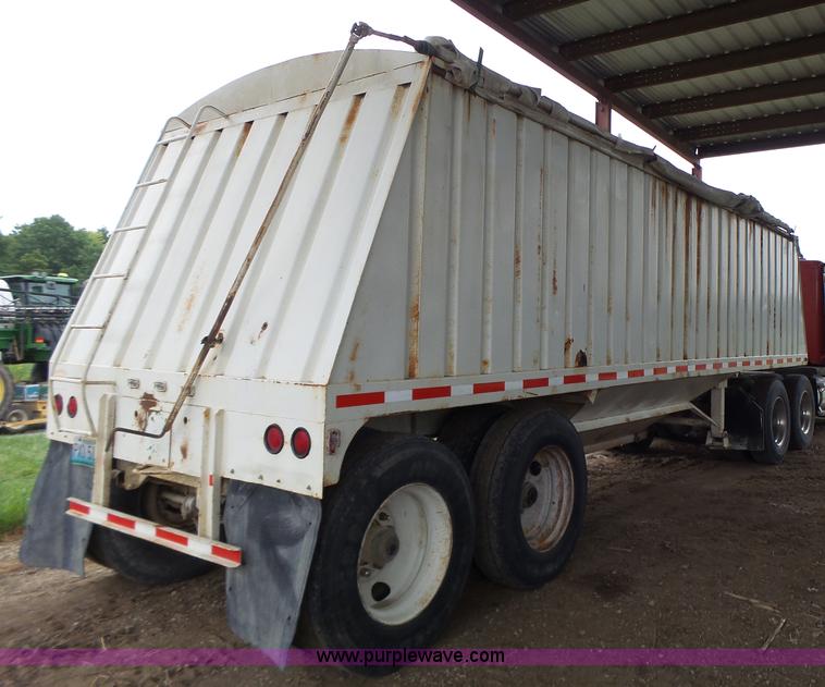 image for item K5729 1959 Fruehauf double hopper grain trailer