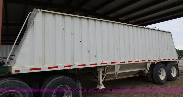 image for item K5729 1959 Fruehauf double hopper grain trailer