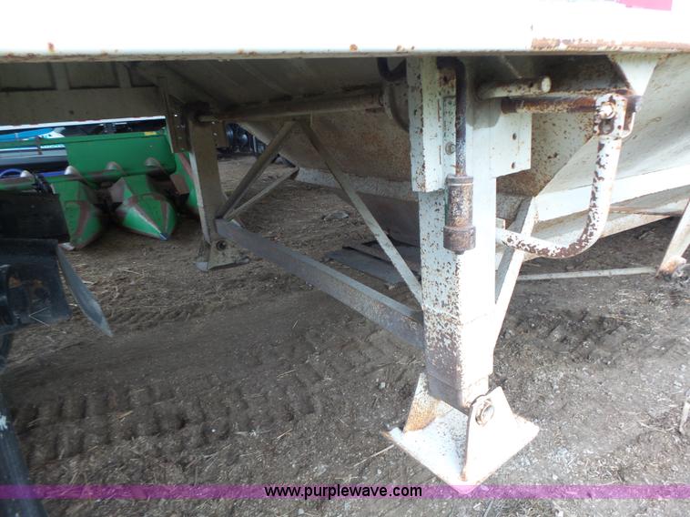 image for item K5729 1959 Fruehauf double hopper grain trailer