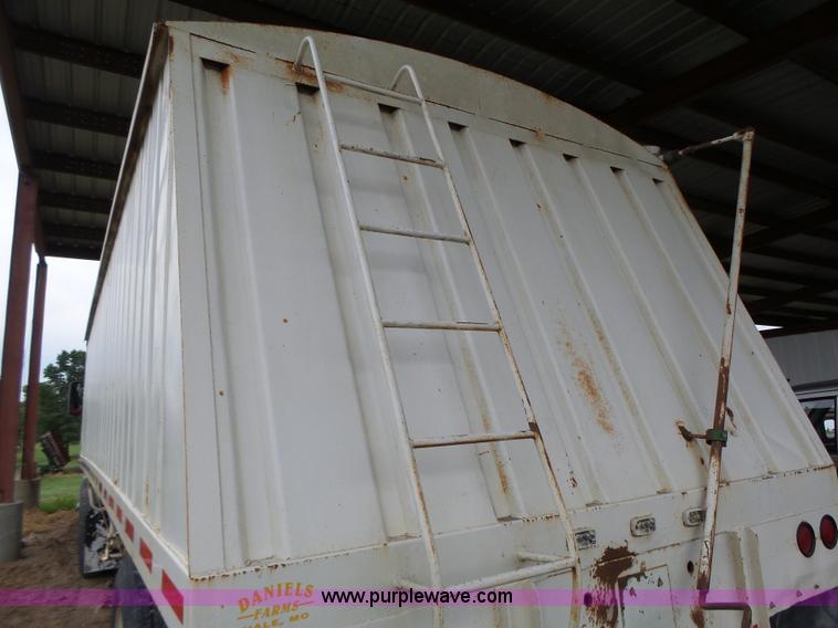 image for item K5729 1959 Fruehauf double hopper grain trailer