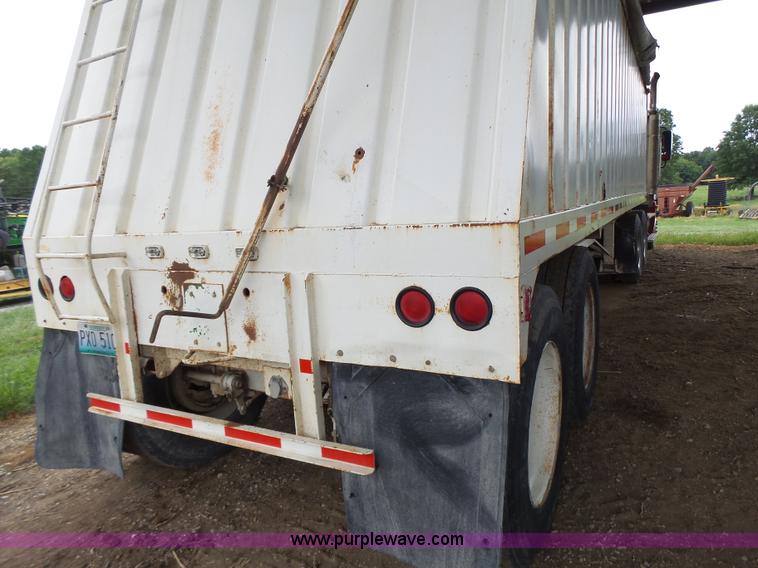image for item K5729 1959 Fruehauf double hopper grain trailer