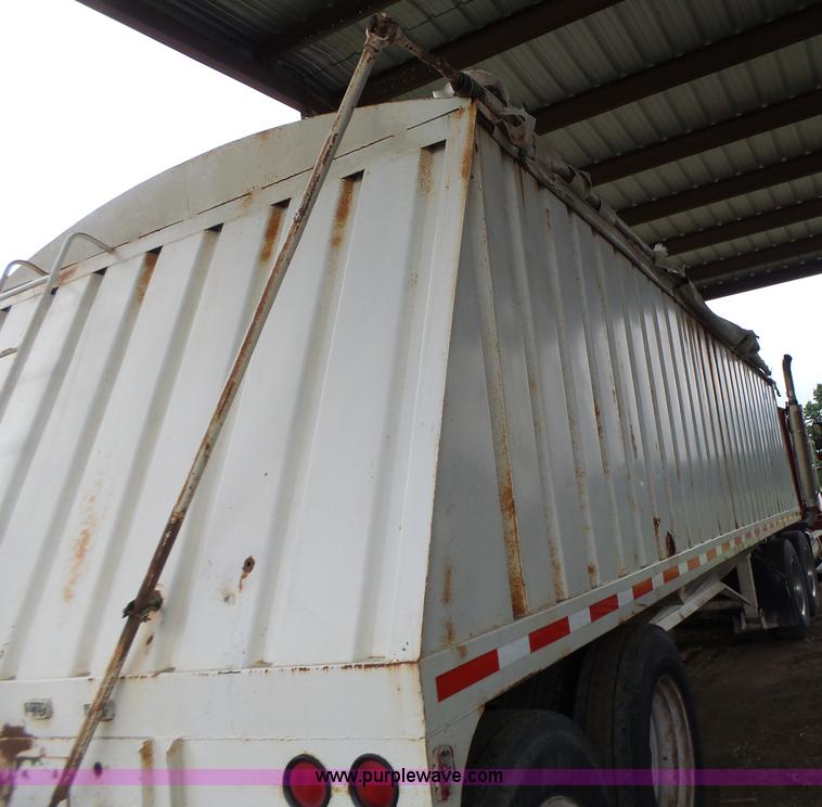 image for item K5729 1959 Fruehauf double hopper grain trailer