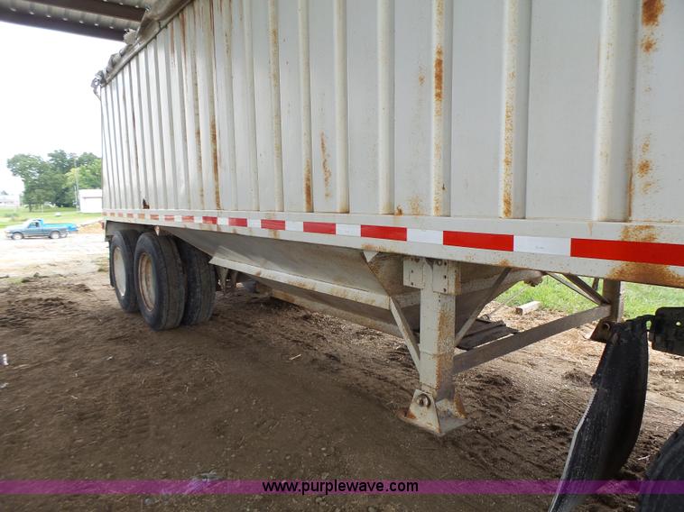 image for item K5729 1959 Fruehauf double hopper grain trailer