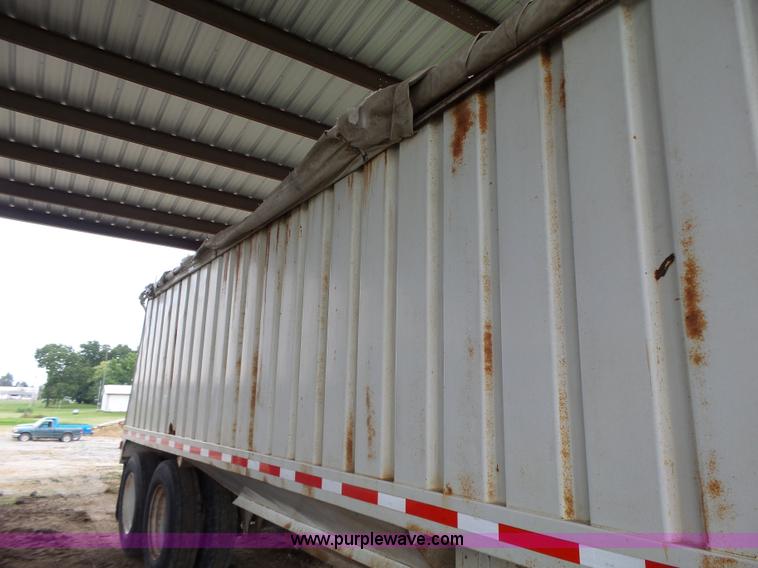 image for item K5729 1959 Fruehauf double hopper grain trailer