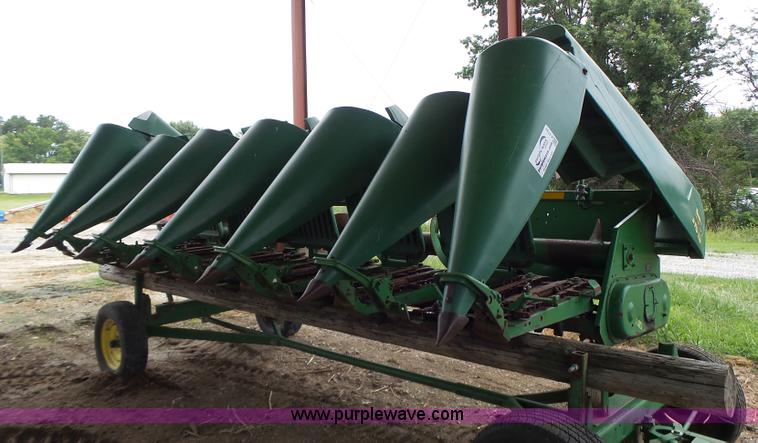 image for item K5730 1998 John Deere 693 corn head