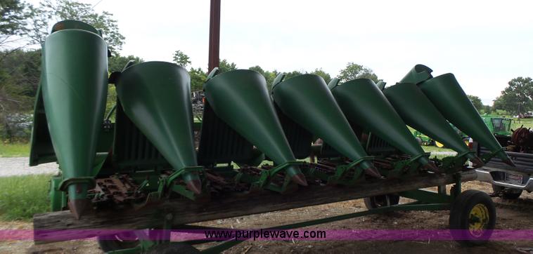 image for item K5730 1998 John Deere 693 corn head