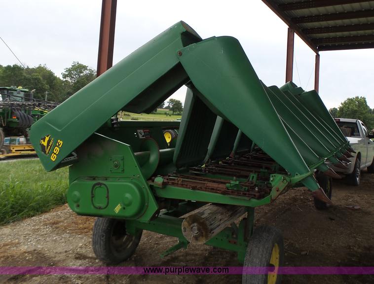 image for item K5730 1998 John Deere 693 corn head
