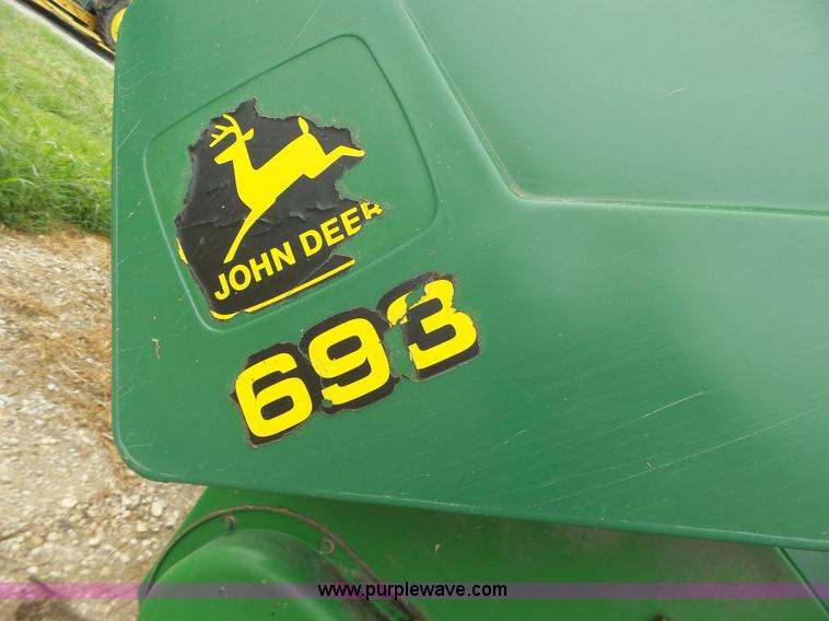 image for item K5730 1998 John Deere 693 corn head