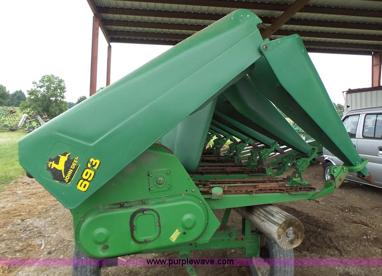 image for item K5730 1998 John Deere 693 corn head