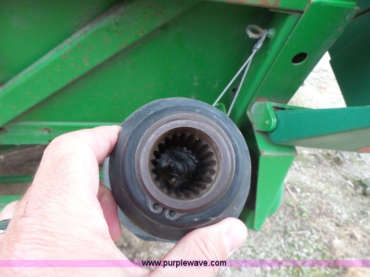 image for item K5730 1998 John Deere 693 corn head