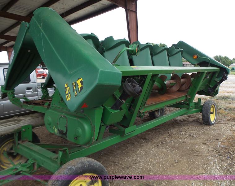 image for item K5730 1998 John Deere 693 corn head