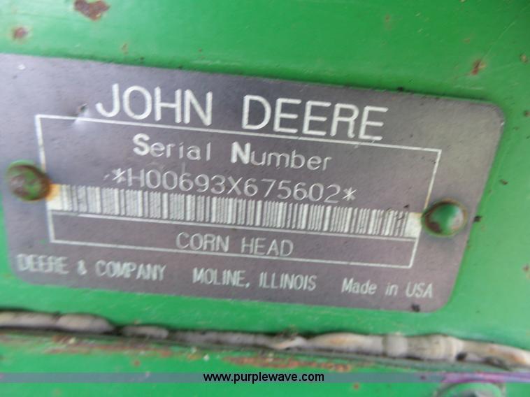 image for item K5730 1998 John Deere 693 corn head