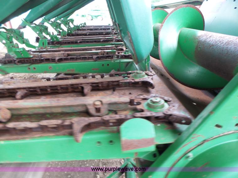 image for item K5730 1998 John Deere 693 corn head