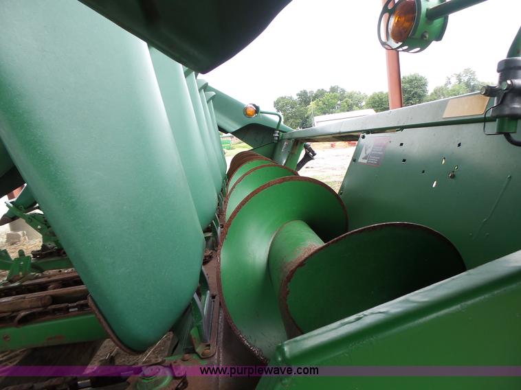image for item K5730 1998 John Deere 693 corn head