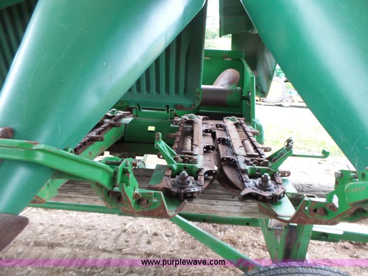 image for item K5730 1998 John Deere 693 corn head