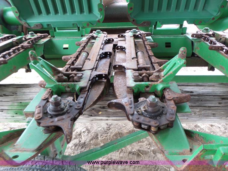 image for item K5730 1998 John Deere 693 corn head