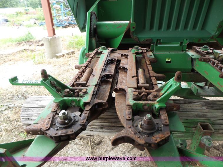 image for item K5730 1998 John Deere 693 corn head