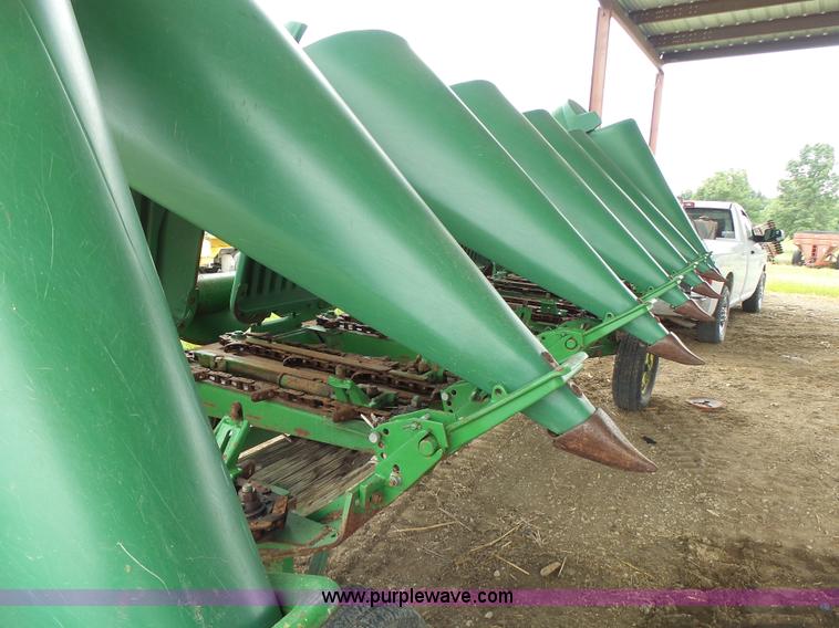 image for item K5730 1998 John Deere 693 corn head