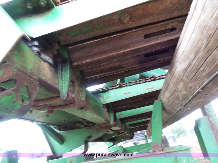 image for item K5730 1998 John Deere 693 corn head